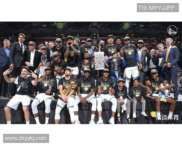 勇士队在激烈对抗中战胜湖人队展现强大实力与团队合作精神